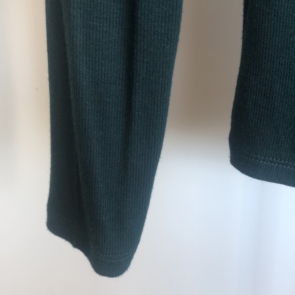 Aritzia Babaton Phil Off the Shoulder Top - Picture 5 of 11